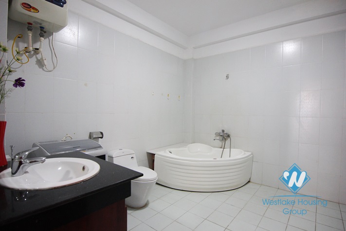Nice apartment for lease in Nghi Tam Village, Tay Ho, Hanoi
